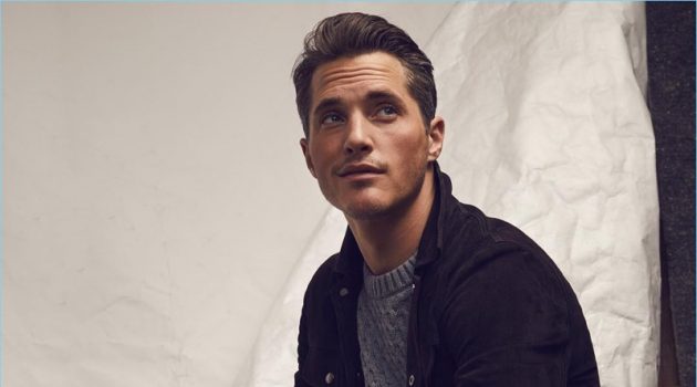 Ollie Edwards, Arran Sly + More Embrace Banana Republic's Iconic Style British model Ollie Edwards plays it smart in a Banana Republic Italian moleskin jacket, cable-knit sweater, and tapered traveler utility pants.
