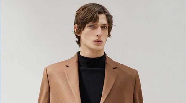 Edoardo Sebastianelli Dons Autumn Essentials for COS Edoardo Sebastianelli dons a brown coat and mock turtleneck sweater from COS.