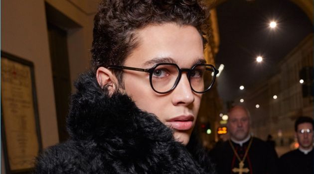 Austin Mahone, Cameron Dallas + More Reunite for Dolce & Gabbana Fall '18 Eyewear Campaign Austin Mahone appears in Dolce & Gabbana's fall-winter 2018 eyewear campaign.