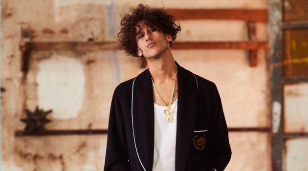 Yung Beef, Daniel Grao + More Don Fall Fashions for El País Semanal Yung Beef wears Dolce & Gabbana for El Pais Semanal.