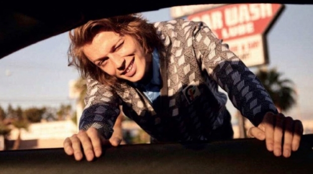 Hot Wheels: Lucas Satherley Hits the Road for Las Vegas with Esquire España Hot Wheels: Lucas Satherley Hits the Road for Las Vegas with Esquire España