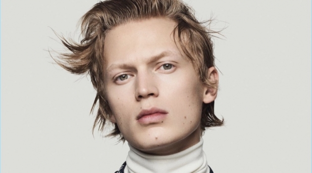 Jonas Glöer Fronts Sacai Fall '18 Campaign Jonas Glöer stars in Sacai's fall-winter 2018 campaign.