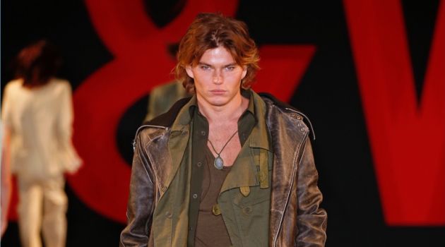 Zadig & Voltaire Loosens Up with Spring '19 Collection Jordan Barrett models a military-inspired look from Zadig & Voltaire's spring-summer 2019 men's collection.