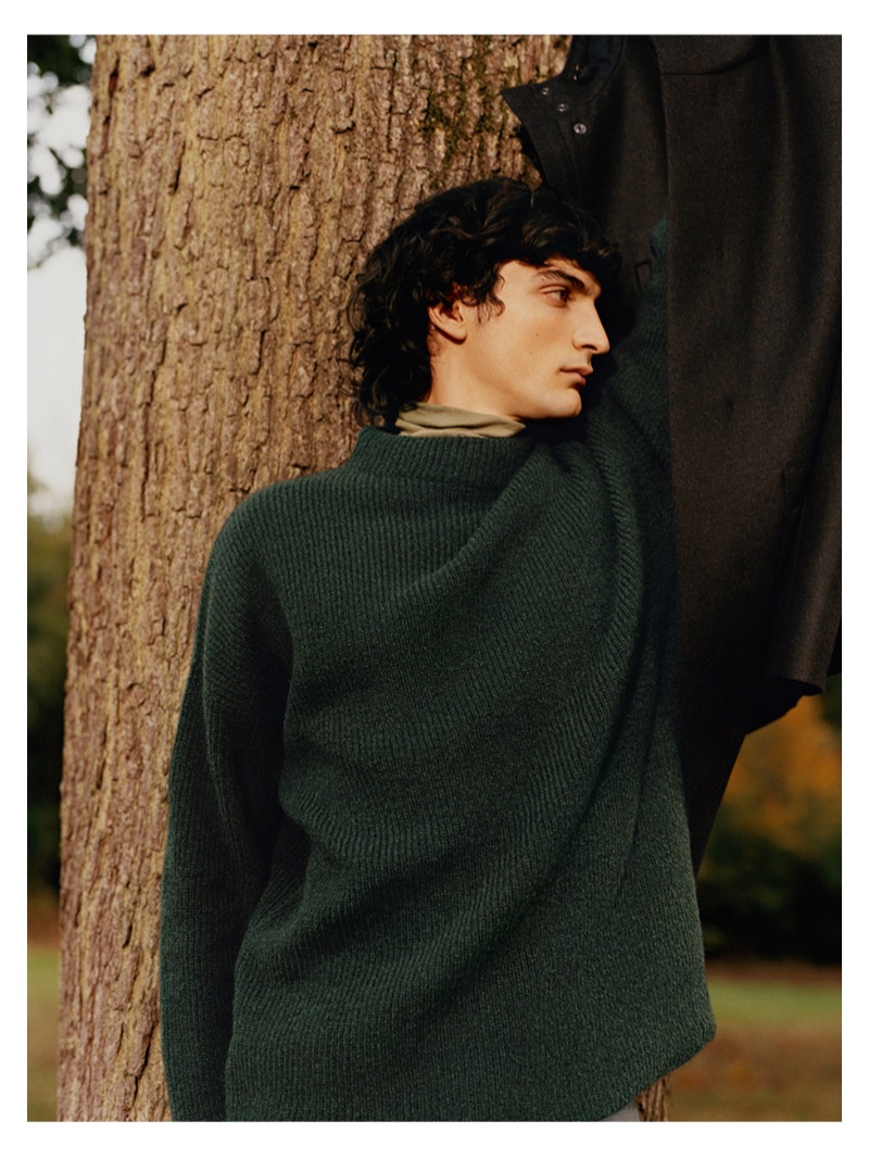 Model Luca Lemaire appears in COS' winter 2018 campaign.