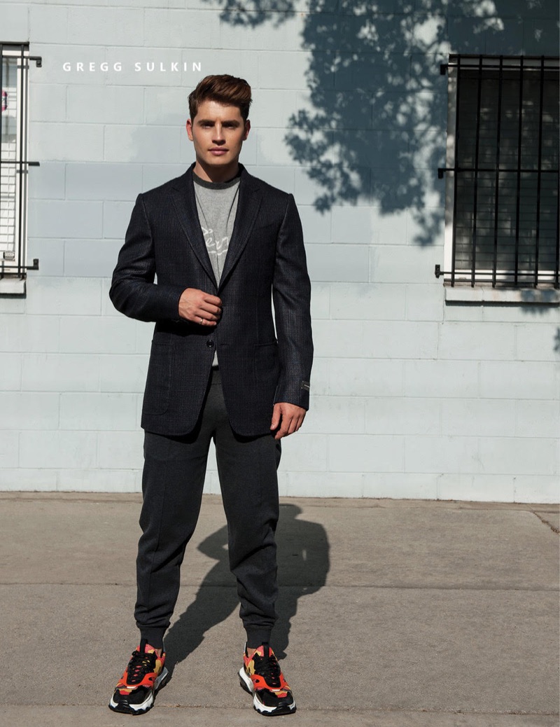 Gregg Sulkin rocks an Ermenegildo Zegna suit jacket and sweater with Brunello Cucinelli pants and Valentino sneakers. » Gregg Sulkin Sports Trendy Styles for InLove, Talks 'Runaways' Gregg Sulkin rocks an Ermenegildo Zegna suit jacket and sweater with Brunello Cucinelli pants and Valentino sneakers.