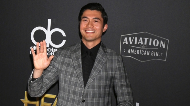 Henry Golding is Dapper in Versace for 2018 Hollywood Film Awards November 2018: Henry Golding at the Hollywood Film Awards 2018 at the Beverly Hilton Hotel on November 4, 2018 in Beverly Hills, CA.