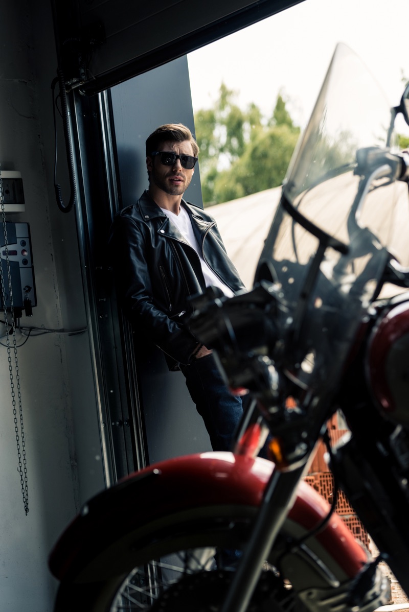 Learn about building a male model portfolio. » How to Create a Jaw-Dropping Male Model Portfolio Learn about building a male model portfolio.