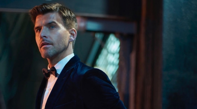 Manhattan Lights: Johannes Huebl Goes Formal for Massimo Dutti Campaign Johannes Huebl dons a velvet evening jacket from Massimo Dutti.