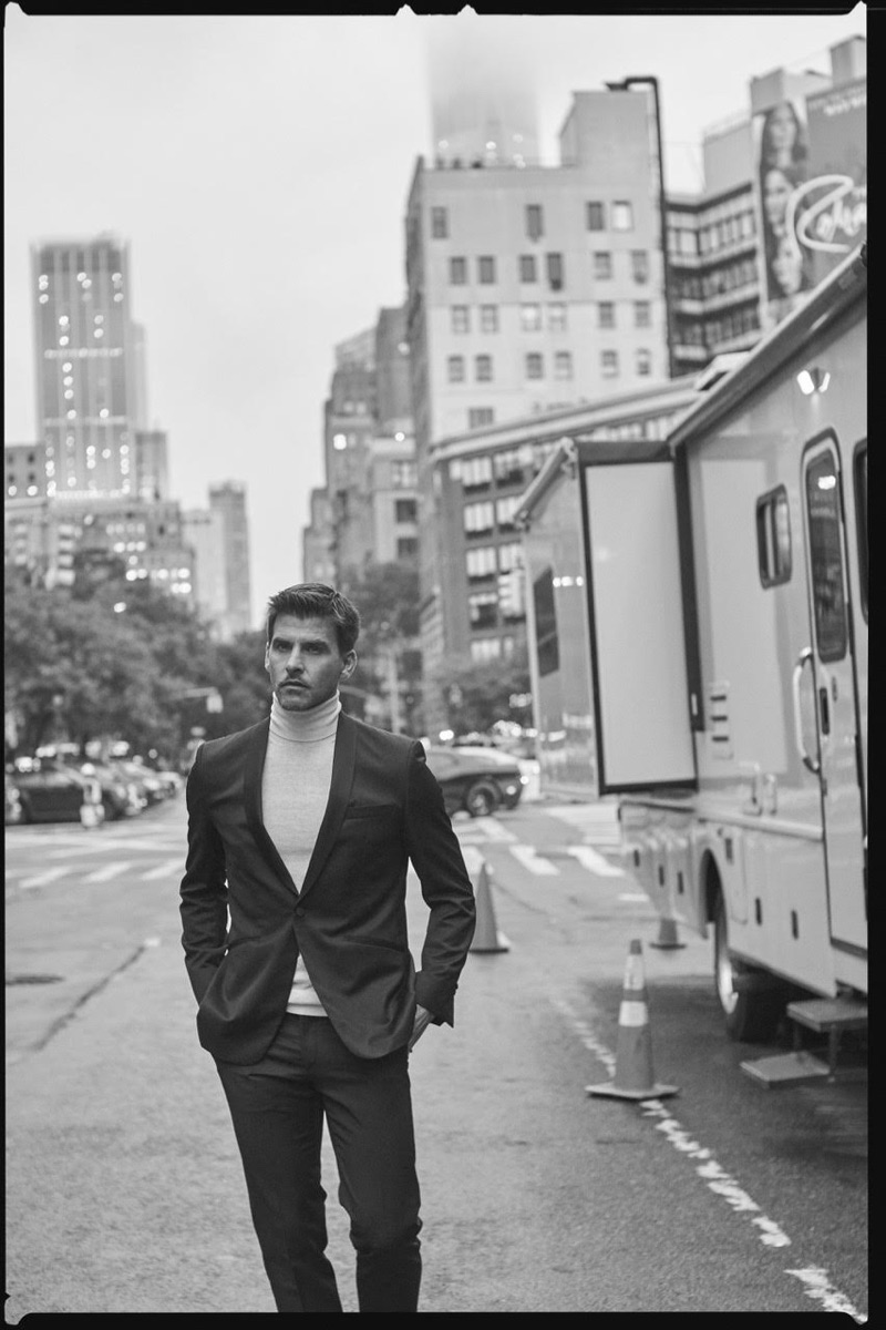 Taking to the streets of New York, Johannes Huebl dons a dapper look from Massimo Dutti.
