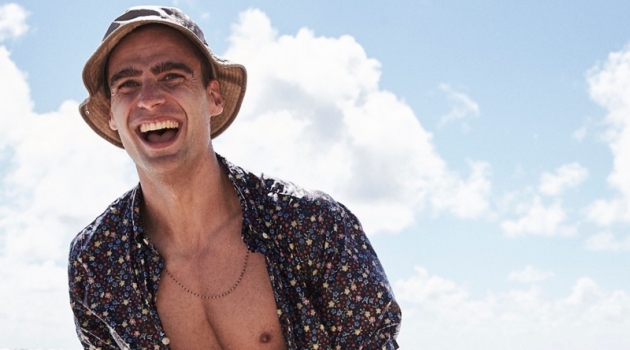 George Alsford Heads to Hawaii with Reyn Spooner for Spring '19 Enjoying the Hawaiian sun, George Alsford stars in Reyn Spooner's spring-summer 2019 lookbook.