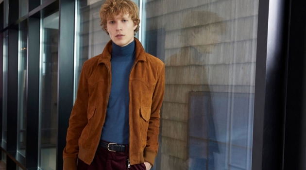 Sven de Vries Dons Essential Jackets for Valstar Fall '18 Campaign Sven de Vries dons a suede jacket and turtleneck for Valstar's fall-winter 2018 campaign.