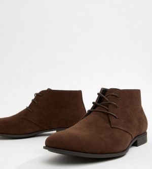 ASOS DESIGN Wide Fit chukka boots in brown faux suede - Brown ASOS DESIGN Wide Fit chukka boots in brown faux suede - Brown