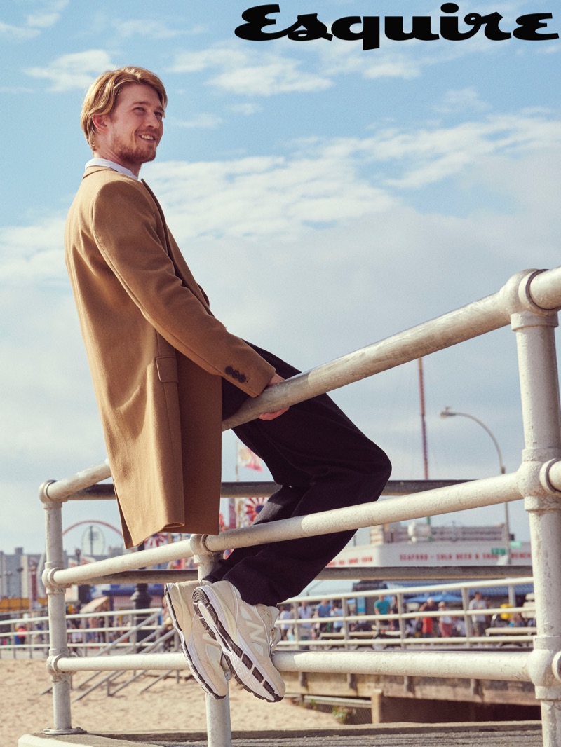 » Joe Alwyn Heads to Coney Island with Esquire, Talks 'Mary, Queen of Scots' Joe Alwyn 2018 Esquire 001