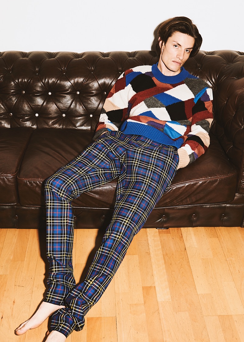 Nick wears sweater and trousers Burberry.