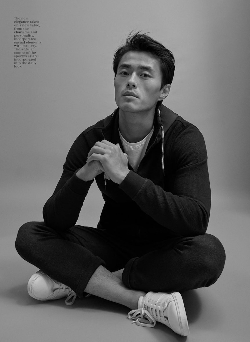 Going sporty, Zhao Lei wears Massimo Dutti.