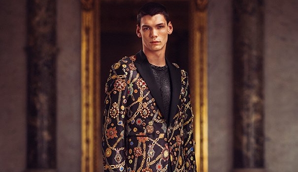 Versace Atelier Goes Glam for Spring '19 Collection Versace Atelier Goes Glam for Spring '19 Collection