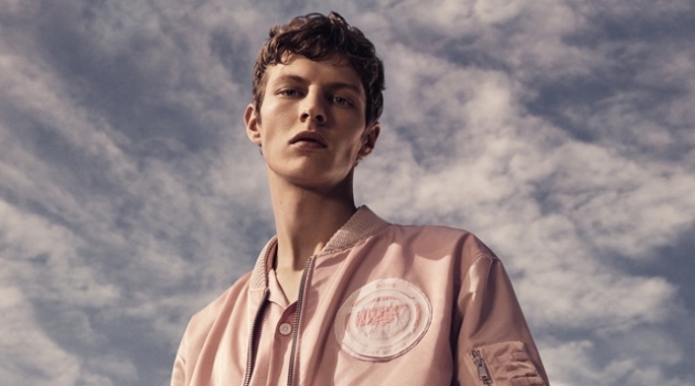 Tim Schuhmacher, Alpha Dia & Finnlay Davis Star in Serene BOSS Spring '19 Campaign Donning a monochromatic number, Tim Schuhmacher appears in BOSS' spring-summer 2019 campaign.