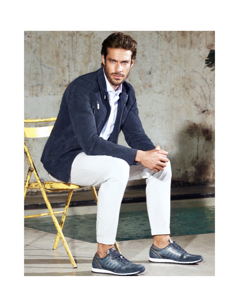 Embracing smart style, Gonçalo Teixeira fronts Carmela Shoes' spring-summer 2019 campaign.