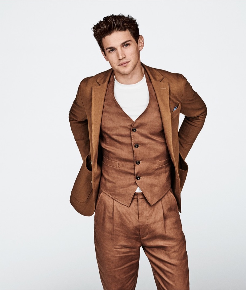 Donning a three-piece suit in brown, Giacomo Cavalli appears in Liu Jo Uomo's spring-summer 2019 campaign.