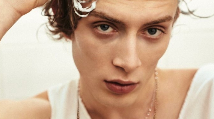 Maikls Mihelsons Steals Mirror Time with Vogue Korea