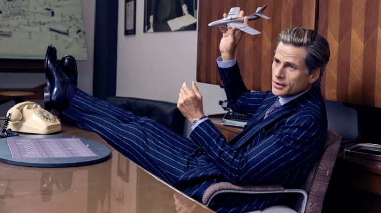 Mark Vanderloo Sports Elegant Grey Suits for Wall Street Italia