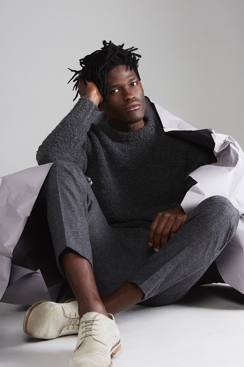 Monochrome 2019 Fashionisto Exclusive 001 Jason wears shoes Strellson, sweater and trousers Reserved.