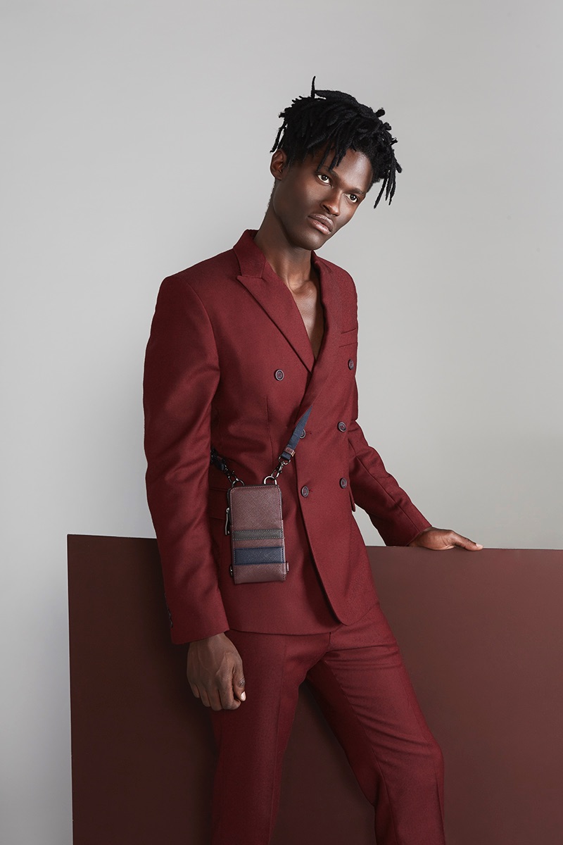 Monochrome 2019 Fashionisto Exclusive 008 Jason wears suit Darkoh and bag Zara.
