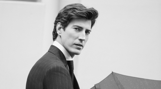 Oriol Elcacho Goes Sartorial for Spanish GQ Oriol Elcacho Goes Sartorial for Spanish GQ