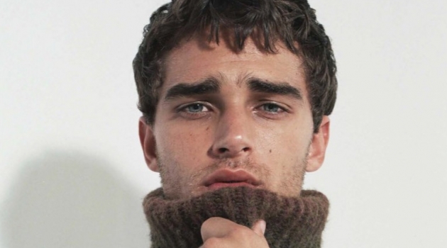 Pepe Barroso Charms in Cozy Styles for Vanity Fair España Pepe Barroso Charms in Cozy Styles for Vanity Fair España