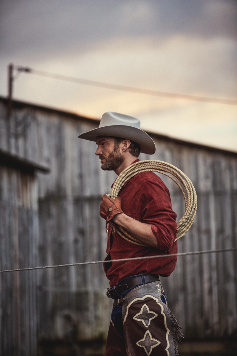 Yohan wears hat and gloves Stetson, vintage shirt Ralph Lauren, jeans Wrangler, chaps and belt Harpo Paris.