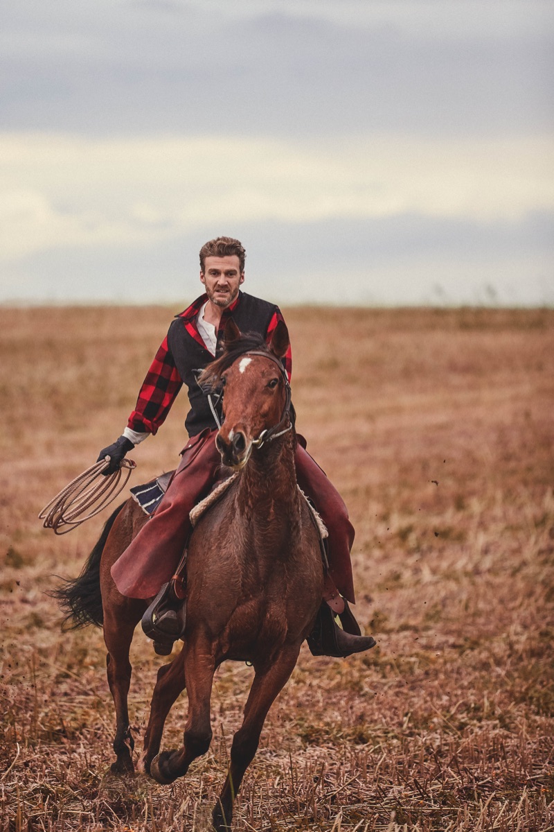 Yohan wears buffalo check jacket Filson, shirt Wrangler, chaps Harpo Paris, boots Marlboro Classic, and vintage gloves.