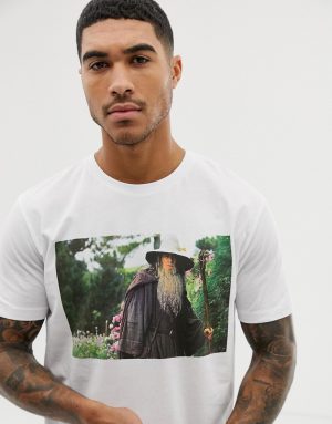ASOS DESIGN Lord Of The Rings relaxed t-shirt with photographic print - White ASOS DESIGN Lord Of The Rings relaxed t-shirt with photographic print - White