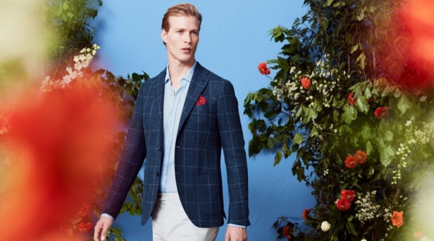 Sven de Vries is Dashing in Garden-Inspired Style for Daks Spring '19 Campaign Sven de Vries fronts Daks' spring-summer 2019 campaign.