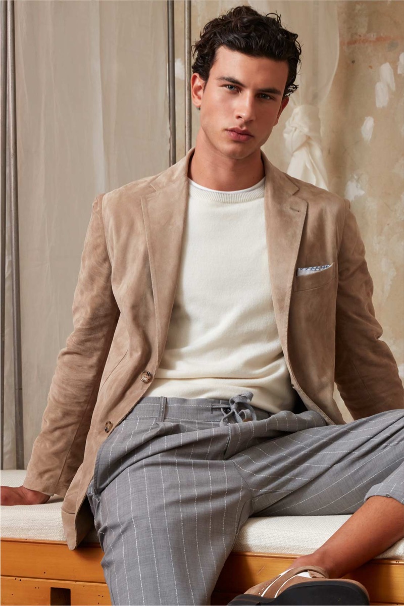 Mattia Narducci models a smart look from Eleventy's spring-summer 2019 collection.