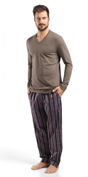 HANRO (75528) Alberto V-neck L/slv Shirt - Burgundy XXL HANRO (75528) Alberto V-neck L/slv Shirt - Burgundy XXL
