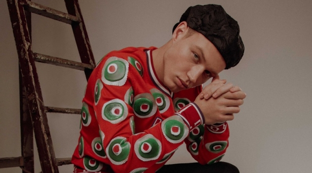 Michael Oder Goes Bold in Dolce & Gabbana for Life & Style México Michael Oder Goes Bold in Dolce & Gabbana for Life & Style México