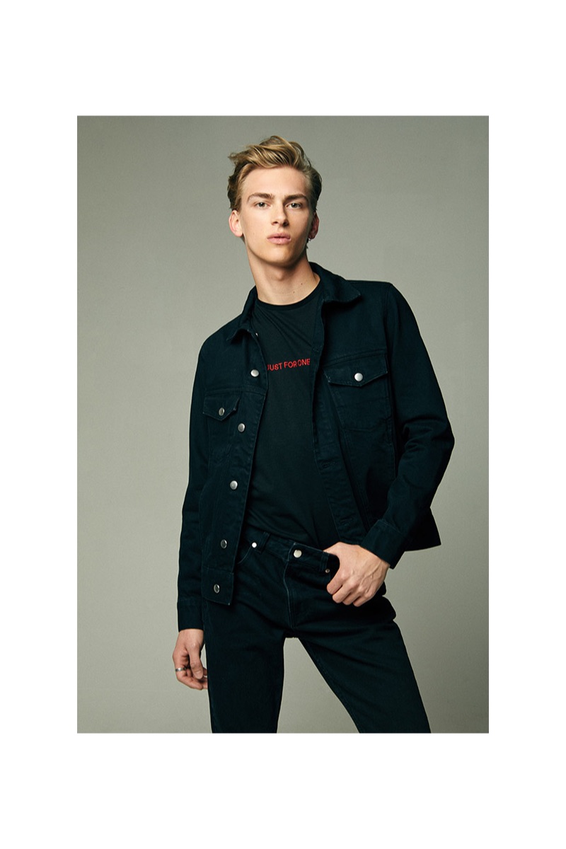 Model Dominik Sadoch sports an all-black look from Reserved's limited "Heroes" collection.