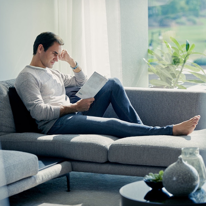 Reading a book, Roger Federer relaxes in UNIQLO EZY jeans.