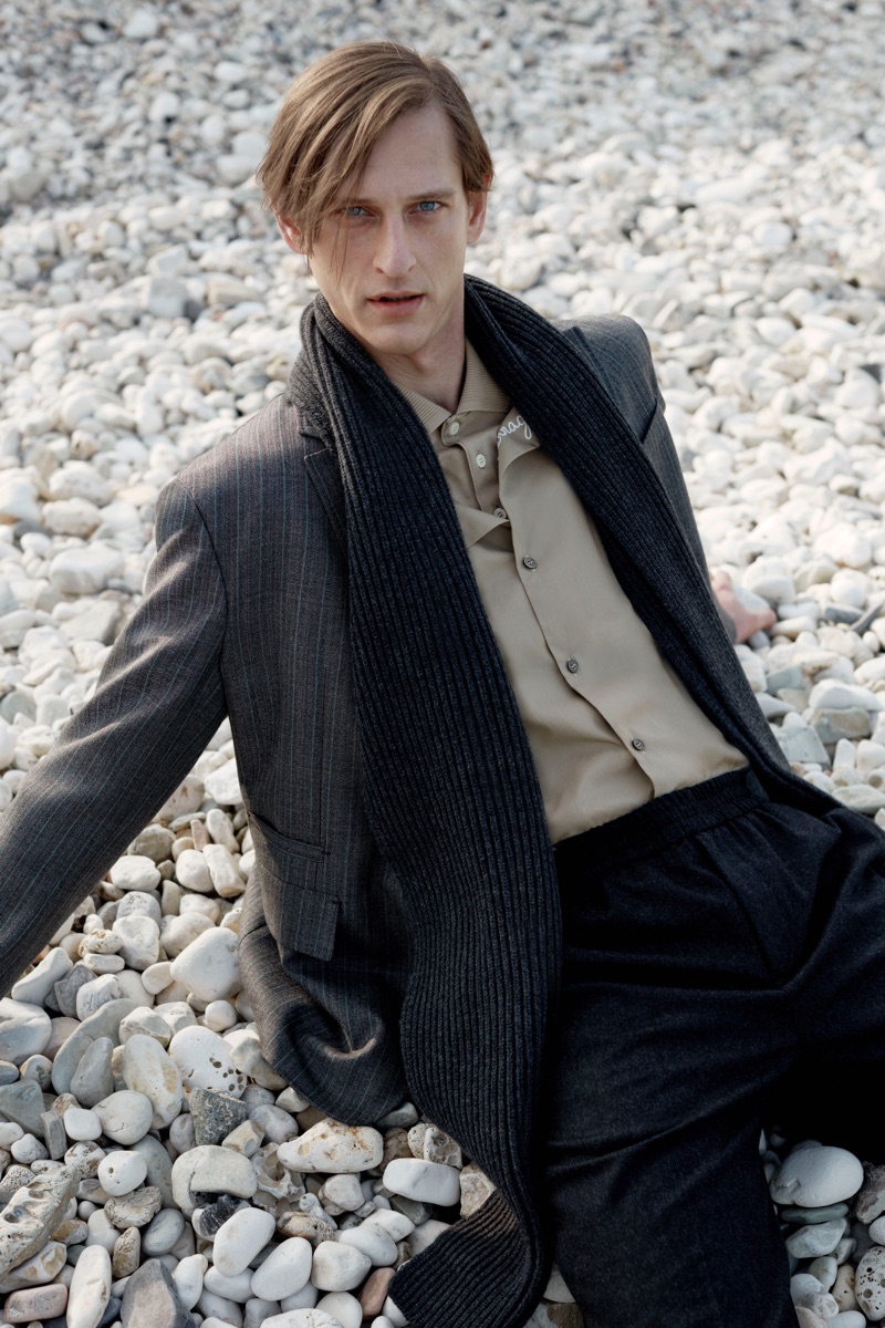 Rogier Bosschaart dons a chic look from Salvatore Ferragamo's pre-fall 2019 collection.