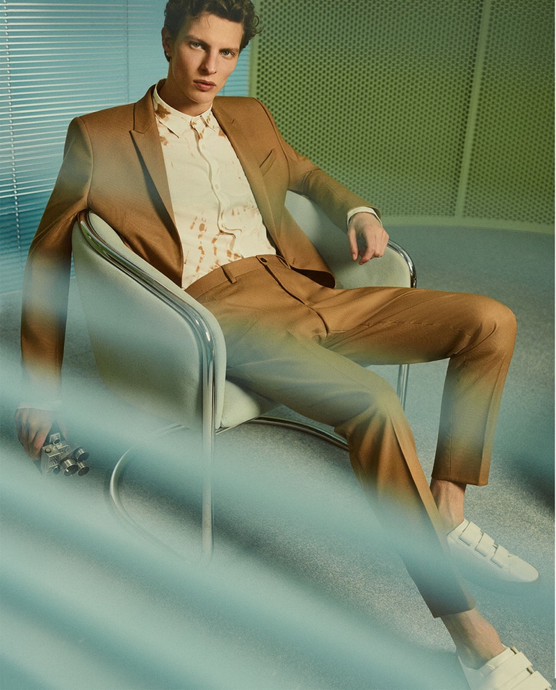Tim Schuhmacher dons a trim tailored brown suit by Zara Man. » Shades of Beige: Tim Schuhmacher Inspires in Zara Tim Schuhmacher dons a trim tailored brown suit by Zara Man.