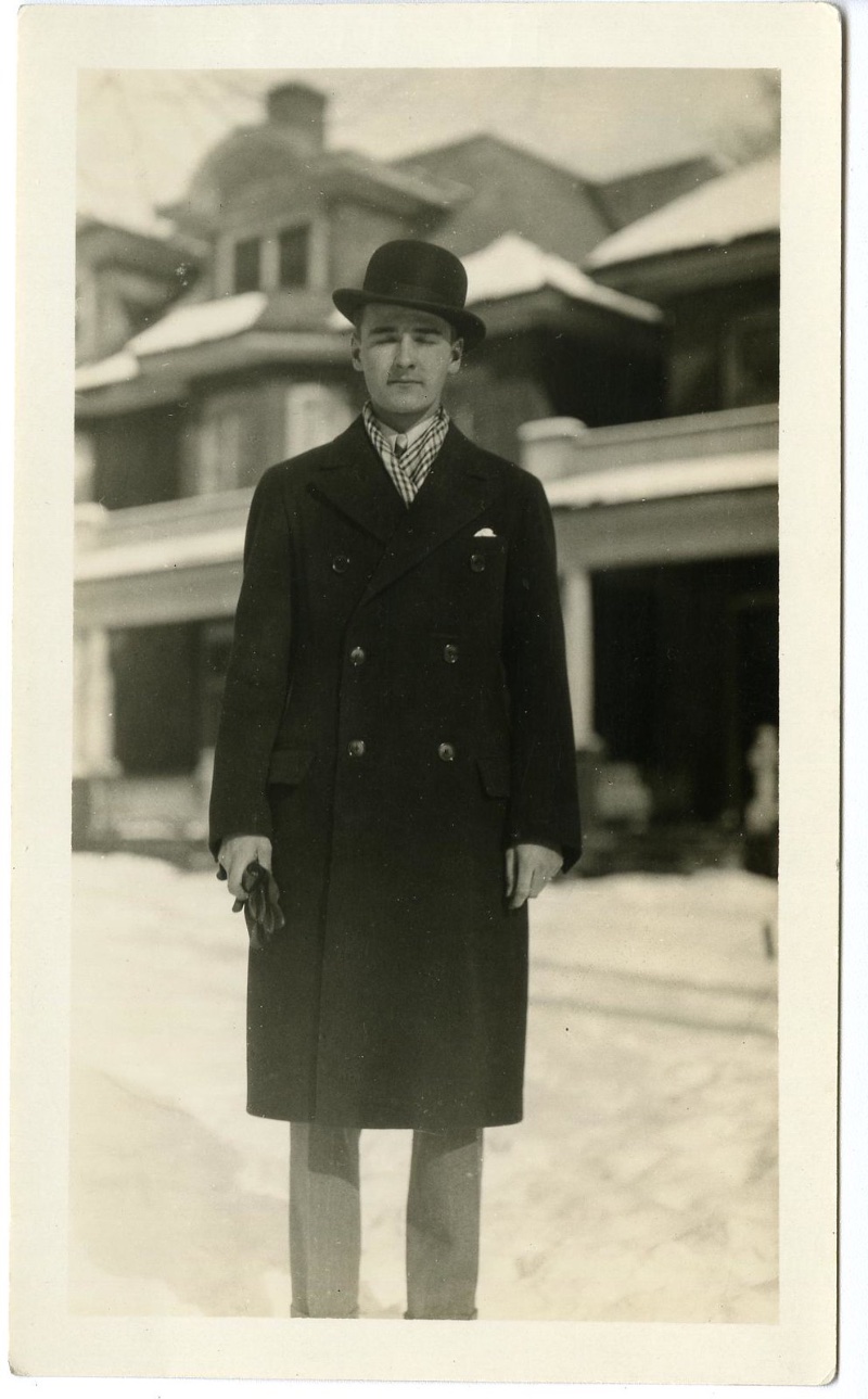 Photographed in the 1920s, a slender man poses in a double-breasted coat and bowler hat. » 1920s Men's Fashion Guide: Style of the Roaring Decade Photographed in the 1920s, a slender man poses in a double-breasted coat and bowler hat.