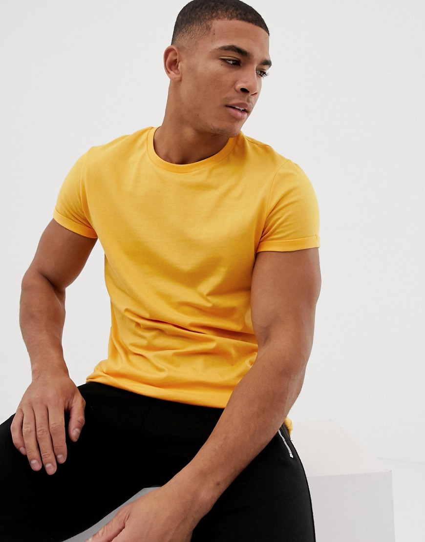 ASOS DESIGN t-shirt with crew neck and roll sleeve in yellow – Yellow ...