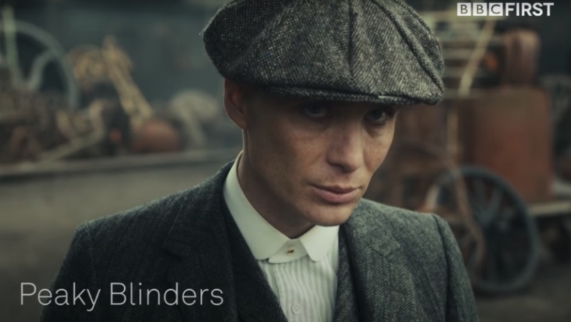 Cillian Murphy plays the iconic Thomas Shelby in Peaky Blinders, wearing one of the lead character's signature flat caps. » 1920s Men's Fashion Guide: Style of the Roaring Decade Cillian Murphy plays the iconic Thomas Shelby in Peaky Blinders, wearing one of the lead character's signature flat caps.