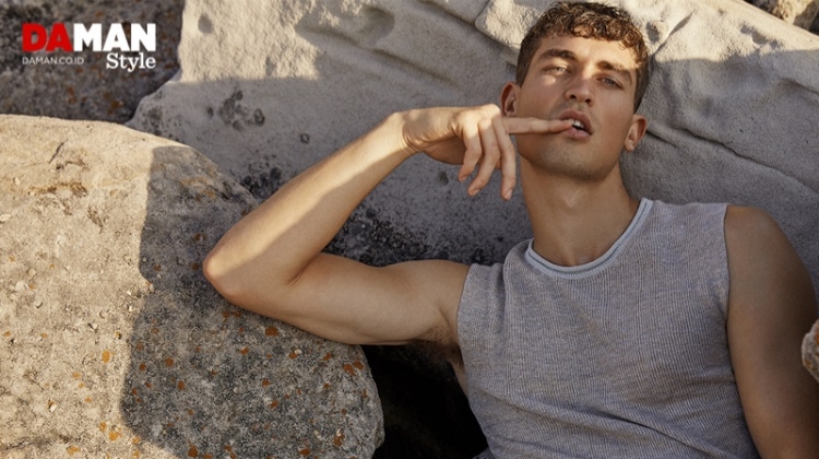 Jason Anthony Soaks Up the Sun with Da Man Style