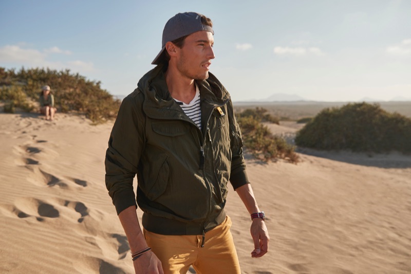 Yannick Hansen hits the beach in a Parajumpers bomber jacket.