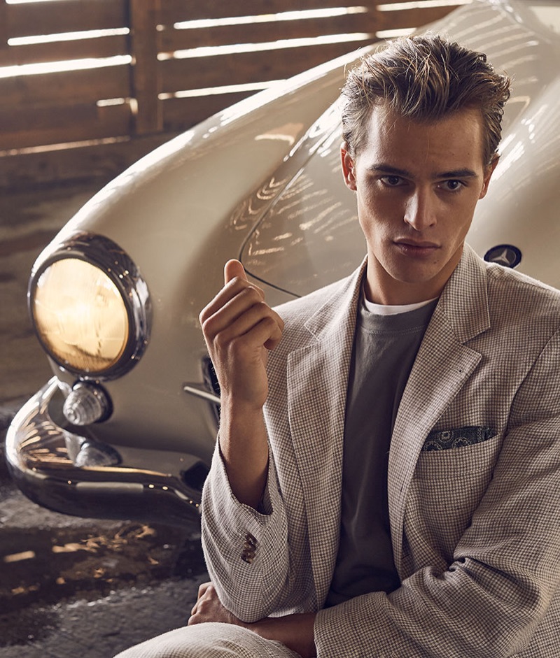 Parker van Noord dons a linen suit by Brunello Cucinelli.