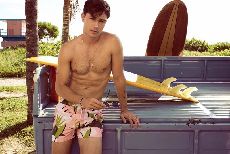Francisco Lachowski appears in Penshoppe's spring-summer 2019 campaign.