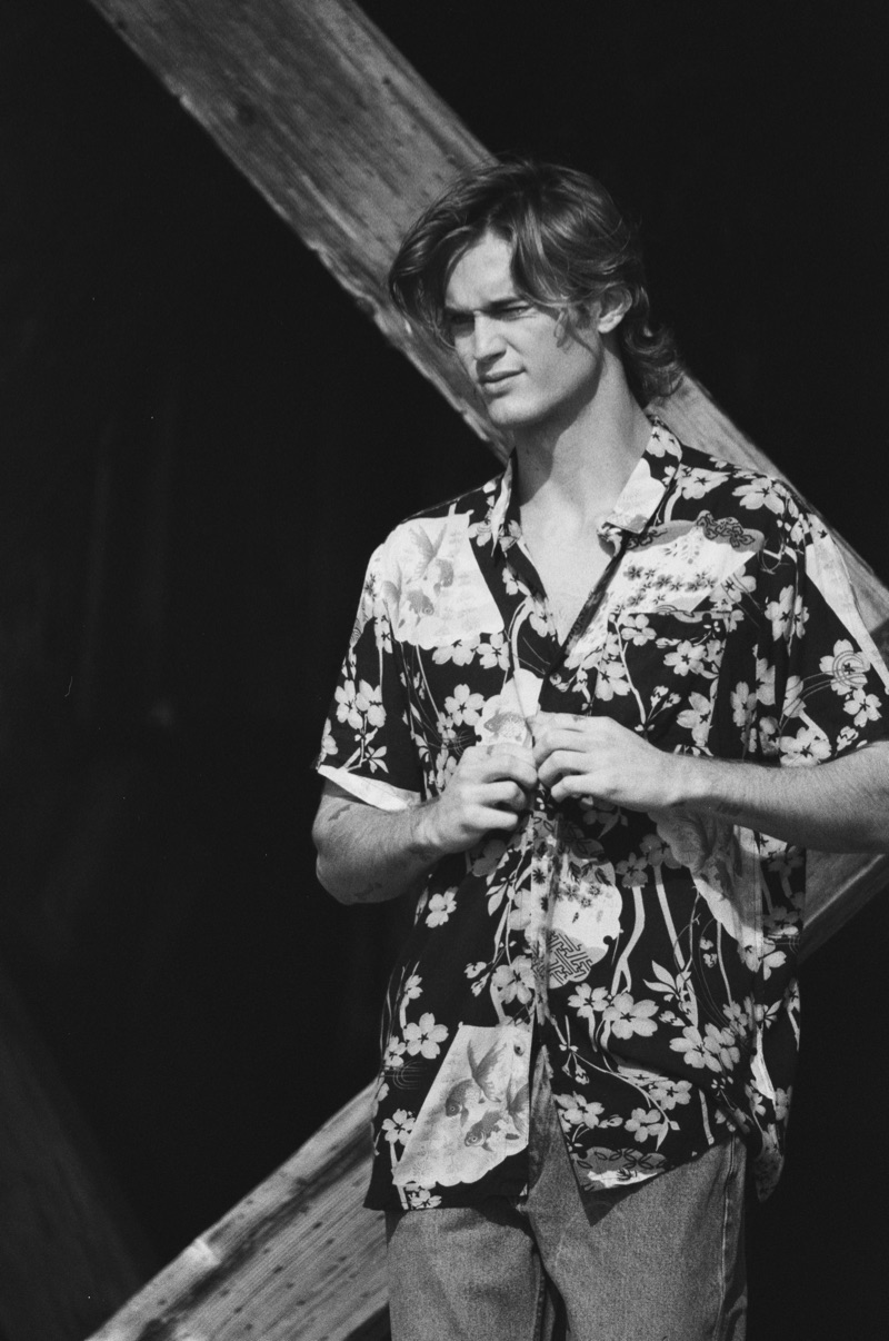 Appearing in a black and white photo, Neels Visser stars in Rolla's spring 2019 campaign.