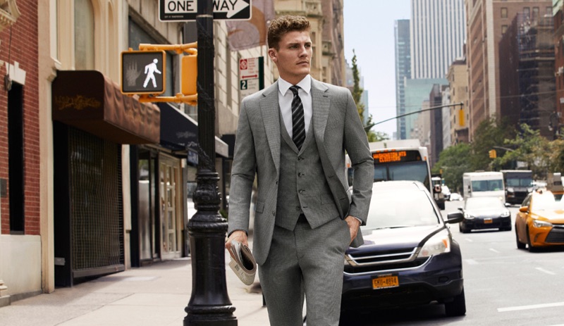 Taking to the streets of New York in a sharp suit, Mikkel Jensen appears in Strellson's spring-summer 2019 campaign.