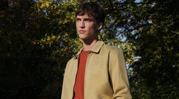 Malthe Lund Madsen Retreats to Nature for Sunspel Spring '19 Campaign Taking to nature, Malthe Lund Madsen fronts Sunspel's spring-summer 2019 campaign.
